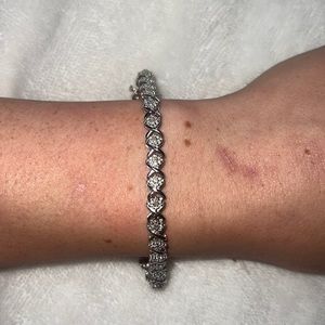 Plated SterlingSilver Diamond X-LinkBracelet 1/10 cttw, I-J Color, I2-I3 Clarity